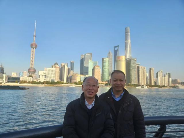 〔读城〕黄浦江的阳光与南京路的辉煌