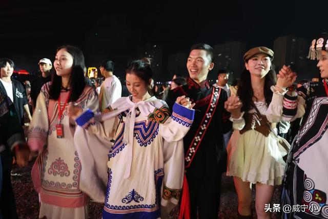 乌蒙狂欢威宁火把狂欢季在五里岗精彩落幕