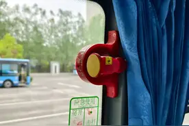 @重庆市民，公交车上安全设施咋用？消防安全月活动来教你图片