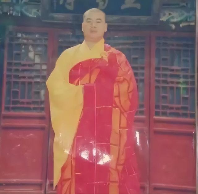 他是释永信的师弟，他自诩武僧总教头，但实际上他是当地的黑老大