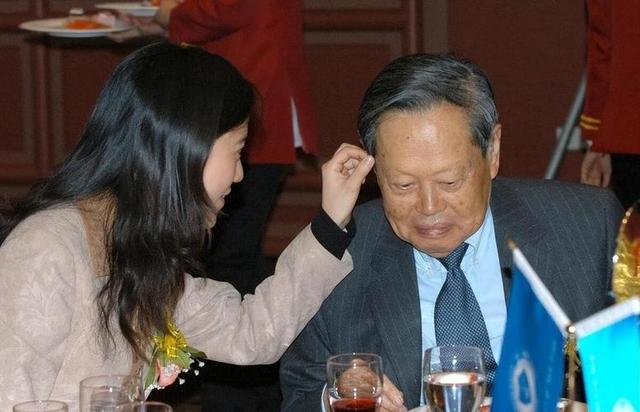翁帆终于不再隐瞒，与杨振宁结婚16年后，含泪说出俩人结婚真相