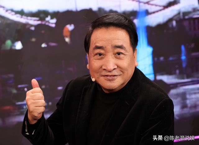 姜昆美国过圣诞仅1天，恶心的一幕出现，郭德纲那番话半点没错