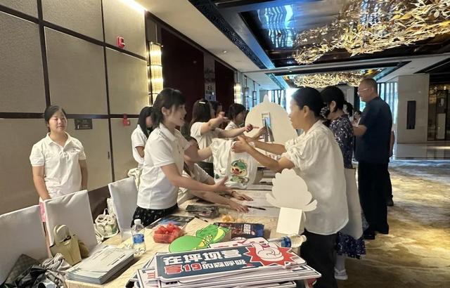 渝厦高铁串联湘鄂渝文旅新动脉 咸丰坪坝营景区惊艳亮相联合推介会