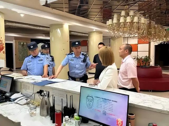 499隔衣服摸胸！私人影院暗藏涉黄：299元起步撕丝袜，还有更过火