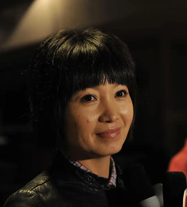 她5次上春晚,被恩师骗怀孕,自杀未遂不幸流产,57岁却依旧单身