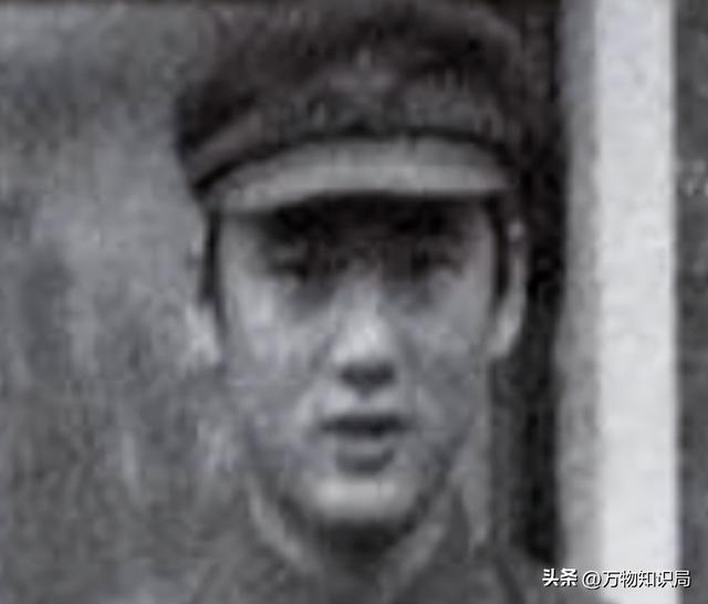 李鹏总理儿媳罕见留影，五官端正长相大气，爷爷功勋卓著比肩元帅