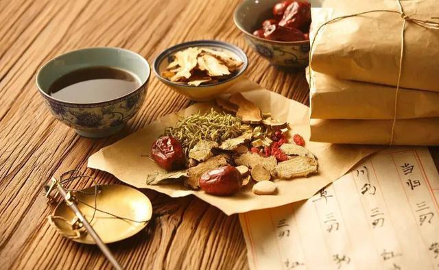 一清胶囊治疗:皮肤痤疮,急性咽炎,反流性食管炎
