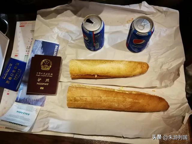 送完最后一件衣服,我们离开了摩洛哥