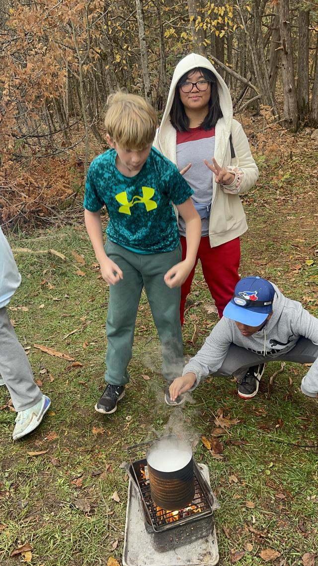 邦德一年一度的传统项目"Kawartha Camp"