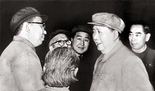 周恩来逝世后谁当总理，毛主席力推一人，此人婉拒：您考虑别人吧