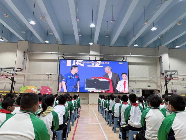 同上一堂科学课：航天英雄杨利伟点燃青海学子航天梦