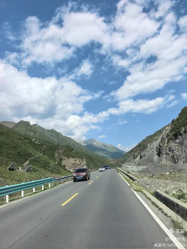 跨越天山的壮美风光