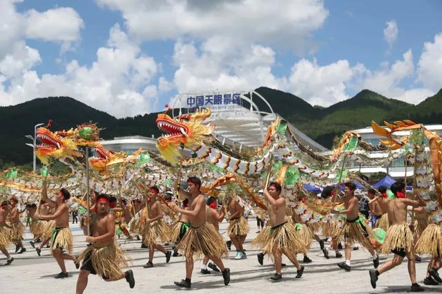 平塘:水龙狂欢不断档 水花四溅嗨一夏