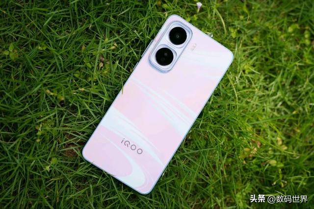 预算2500左右，“最值得入手”的四款手机