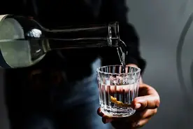 中秋节快到了，如果避免不了喝酒，这5类酒是糖友的首选！图片