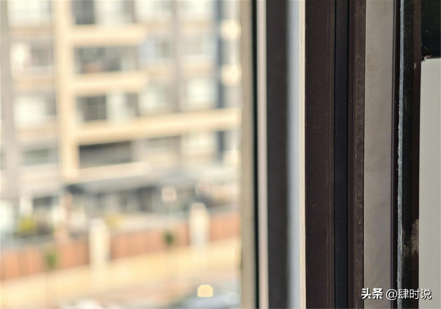 28岁坠亡女教师已安葬，村干部辟谣逼婚，知情人曝姐弟关系引不满