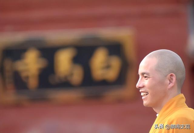 新住持上任不到一天，印乐与美女照片被曝光！与释永信区别太明显