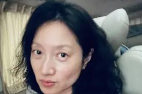 朱亚文41岁老婆晒全素颜近照，皱纹斑点眼袋抢镜，美得好真实图片