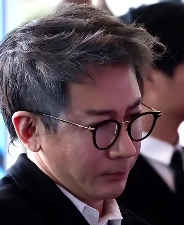 钱再多有什么用？抗癌一年瘦到脱相的49岁刘谦，不还是要认清现实