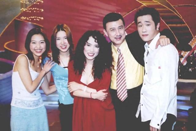 曾是一代歌王，后来成人尽皆知的台独份子，如今赔光家产下场凄凉