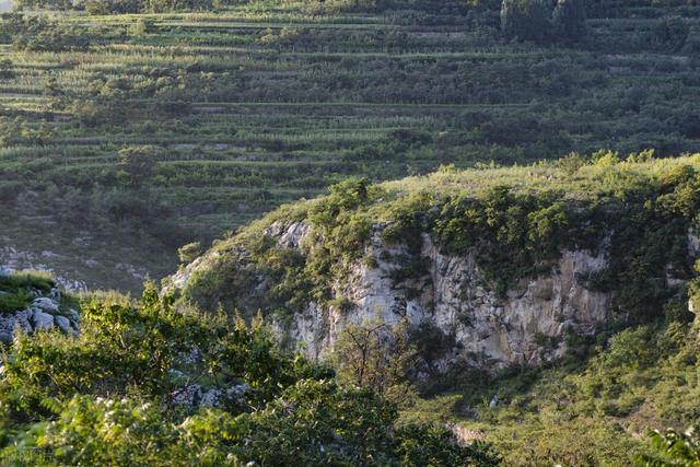 山东这座“悬崖古村”藏不住了！建在百米峭壁上，俯瞰齐鲁山河
