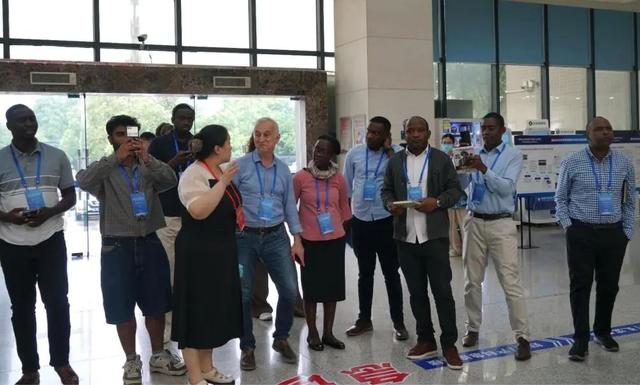 中南大学湘雅基础医学院国际学员探访人类干细胞国家工程研究中心