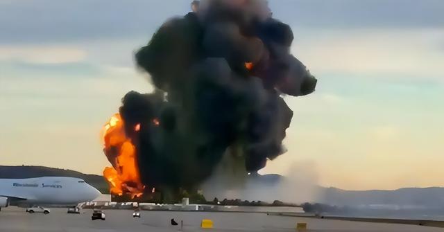 又是美国飞机！34年老货机起飞瞬间解体，百万升燃油烧出人间炼狱