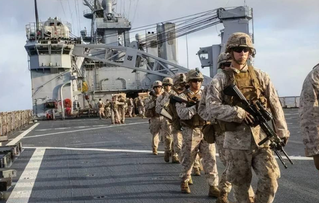 开战将近！中国周边集合	，8架加油机连夜升空，再现 B - 2 轰炸伊朗