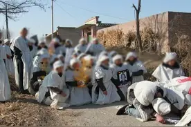 老人下葬后，遗像是烧掉还是保存？带回家该怎样带？如何保存图片