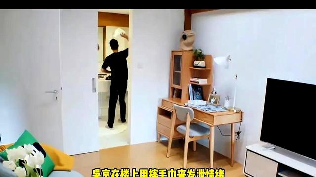 破防了！"假爱国"风波3年，51岁吴京人财两空，而他受邀观礼阅兵
