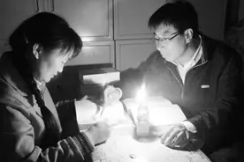 1990年，男子到悬崖村支教，1年后把妻子骗上山，24年后名震全国图片