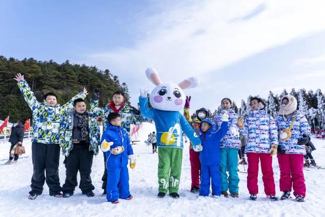 手慢无！明月山滑雪季早鸟票限量开抢，最低198元薅到爽！