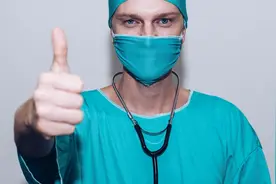 # 标题：奶奶的“老规矩”：看病人不能送“苹果”图片