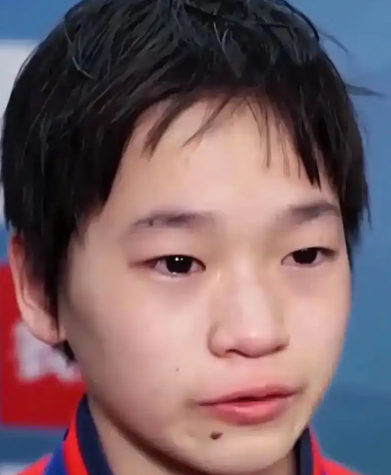 豪宅风波后，全红婵带伤新疆滑雪，令人担心的事发生 樊振东说对了