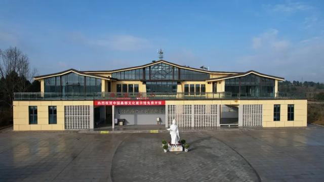 国庆长假，乐至耍法大公开！夜宿粮仓：变脸吐火、水幕电影、稻田迷宫、状元巡游全都有！