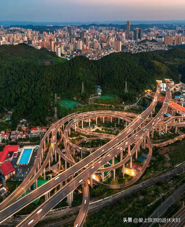 贵阳市：历史上多次大移民奔向这里；如今，亚洲最大社区褒贬不一