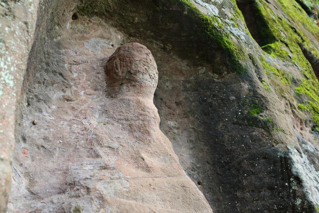 巴蜀石刻：寻访广安岳池坪滩东岩寺摩崖造像