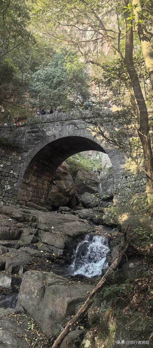 真是醉了，徒步奉化东西岙徐凫岩看悬崖飞瀑堵人竟然堵到怀疑人生