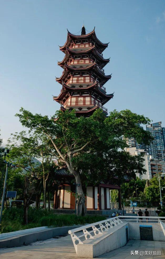 Discover Chung Ying Street’s Hidden Cape Gem!