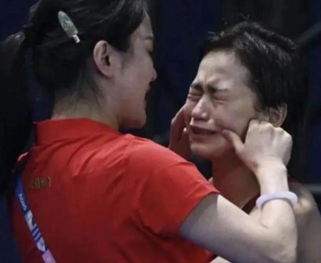 一个月没露面，全红婵变化显著，脸颊消瘦、情绪冷静，让人好心疼