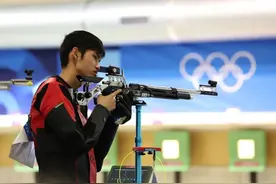 拿下首金的“干饭哥”在射击摊被发掘？教练回应图片