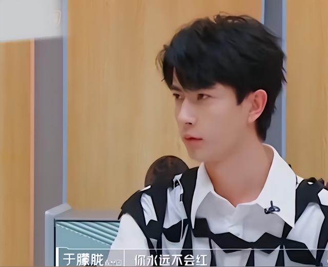 演都不演了，于朦胧离世不到24小时，恶心一幕出现了，李成儒遭殃