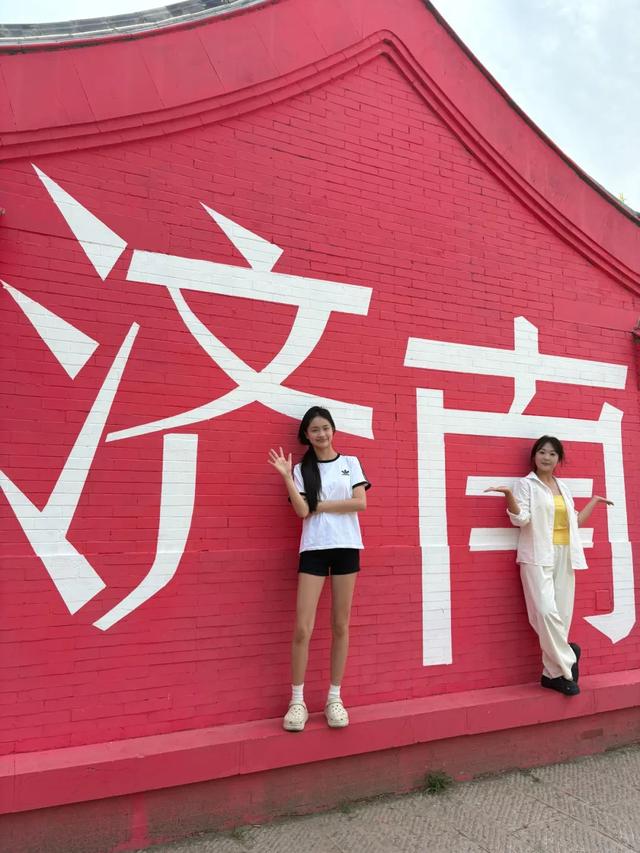 人气爆棚！ 在济南，你的夏日打卡清单还缺一面大红墙！