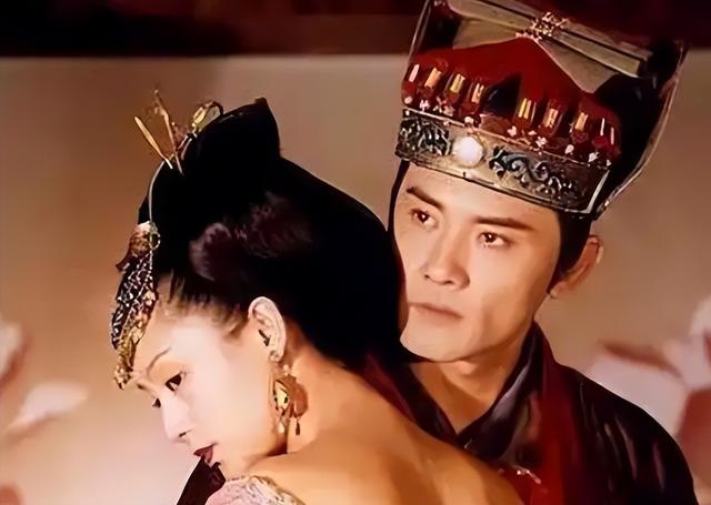 长得太美被导演占为己有，4年后生下大明星儿子	，17岁就成男一号