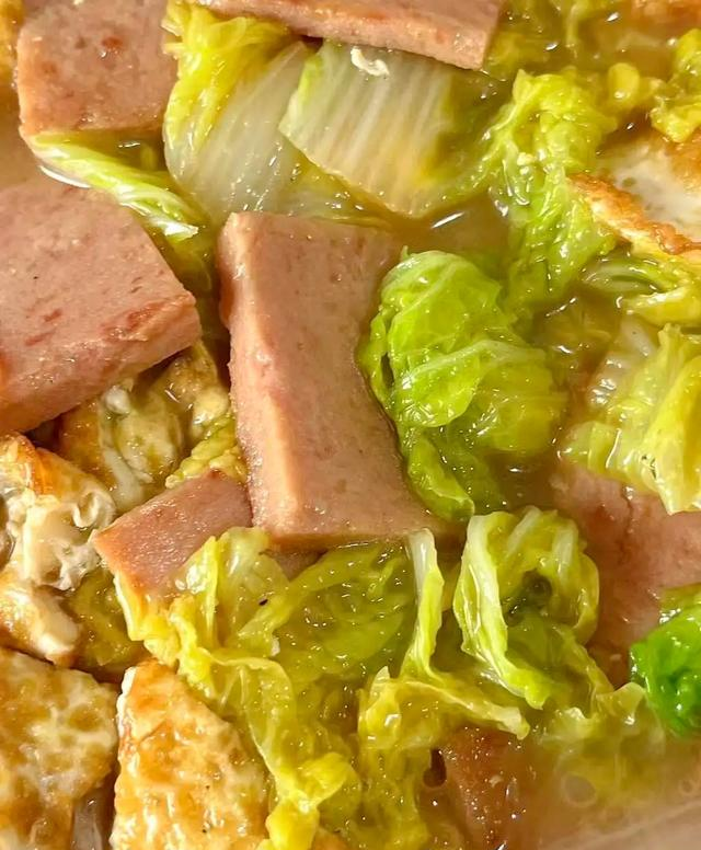 钾是香蕉的50倍，建议中老年隔天吃一次它，腿脚有劲，对肝脏也好