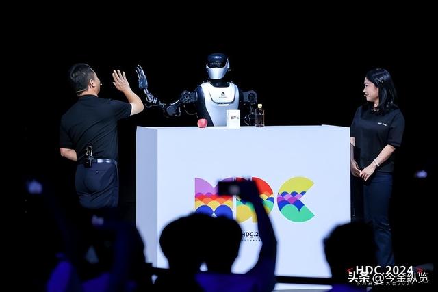 人形机器人棋局，中坚不拼销量却“占C位”！抢占未来万亿市场！