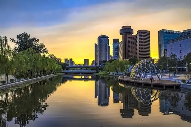 人人嫌弃的臭河，商家都不愿开门，如今却成“国家级”夜间地标