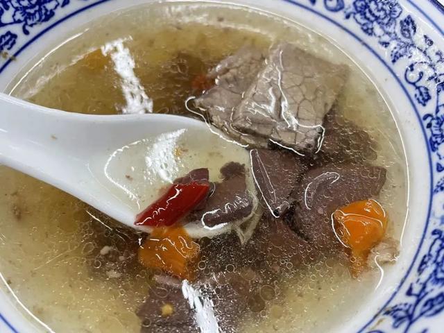 去了一个超绝松弛感小城，比起当卷王，这里的人更爱“活在当下”