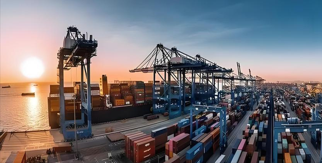 产业链重构真相，美国划圈、中间国家抱团，中国如何破局？