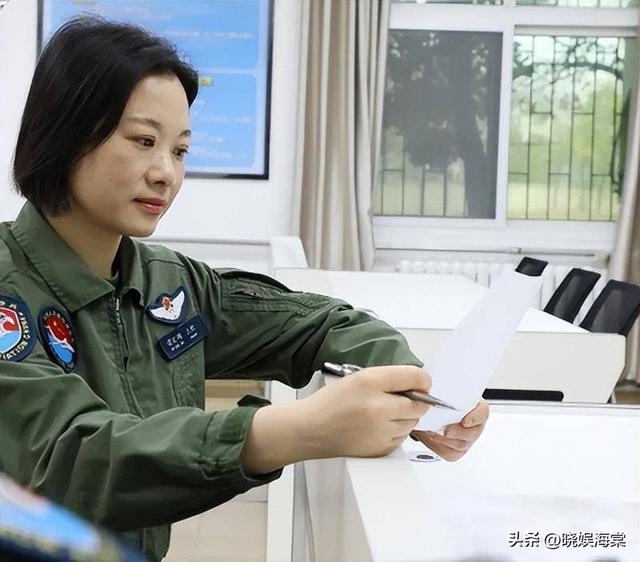 阅兵女机长身份曝光！私生活被扒牺牲太大，老公身份也不简单